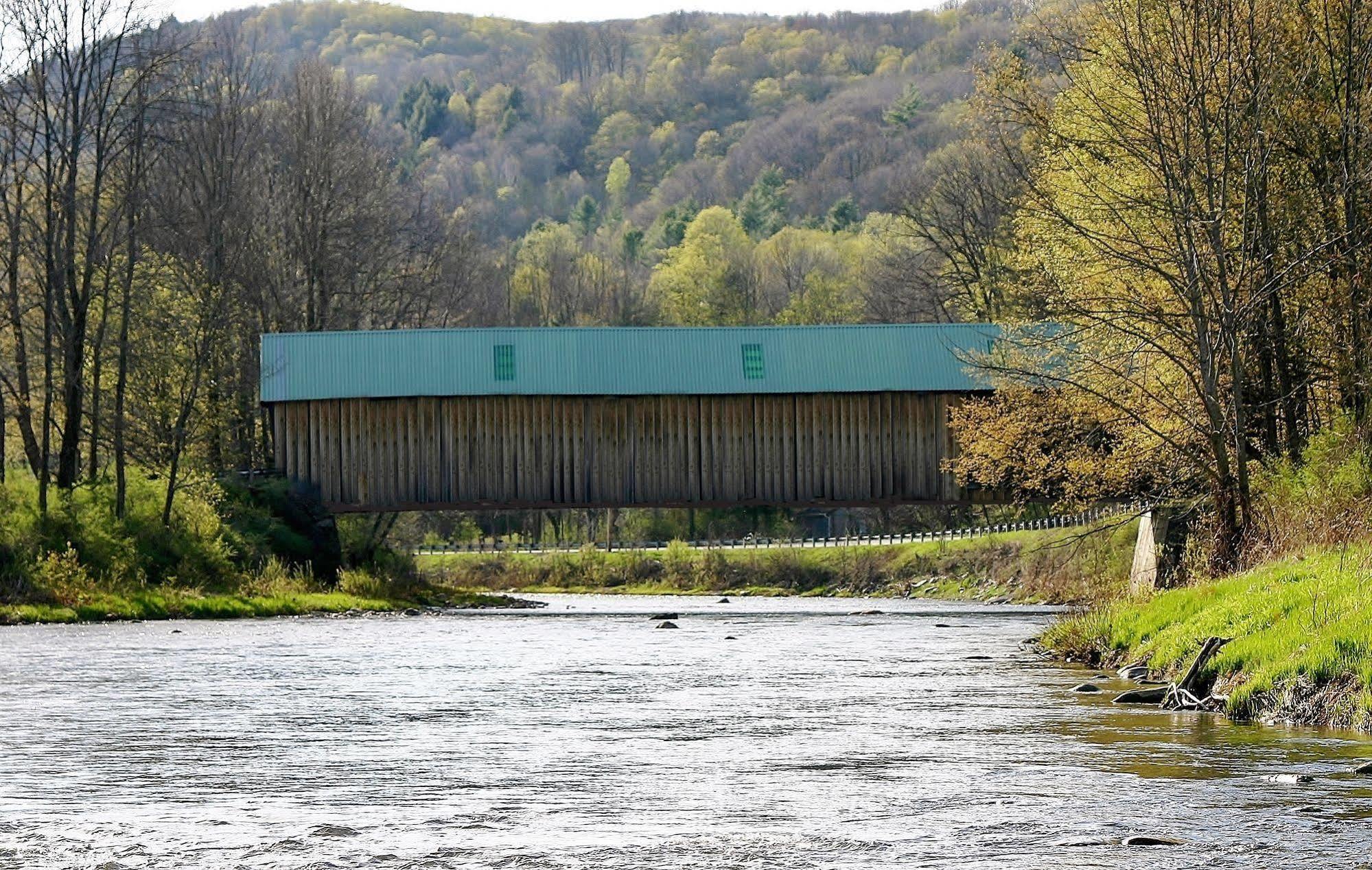 The Lincoln Inn & Restaurant At The Covered Bridge Woodstock Eksteriør billede